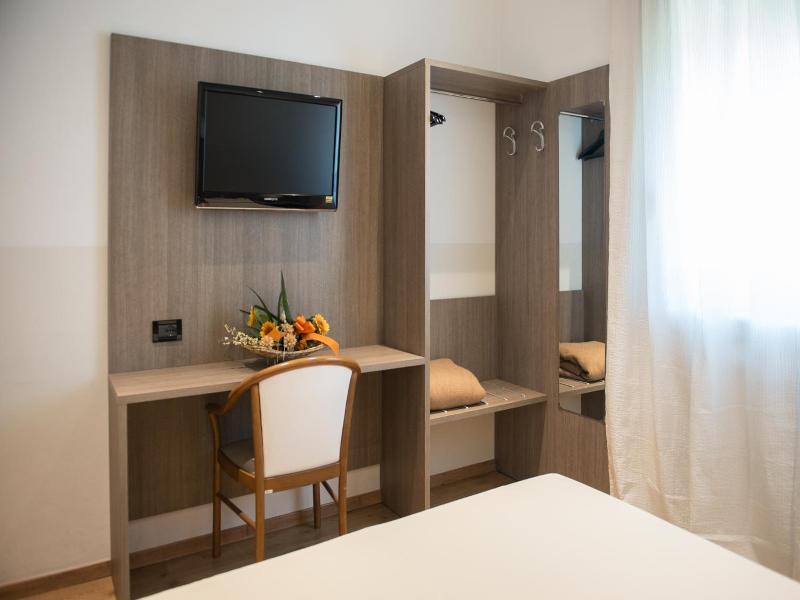 Albergo Grappolo D'oro image