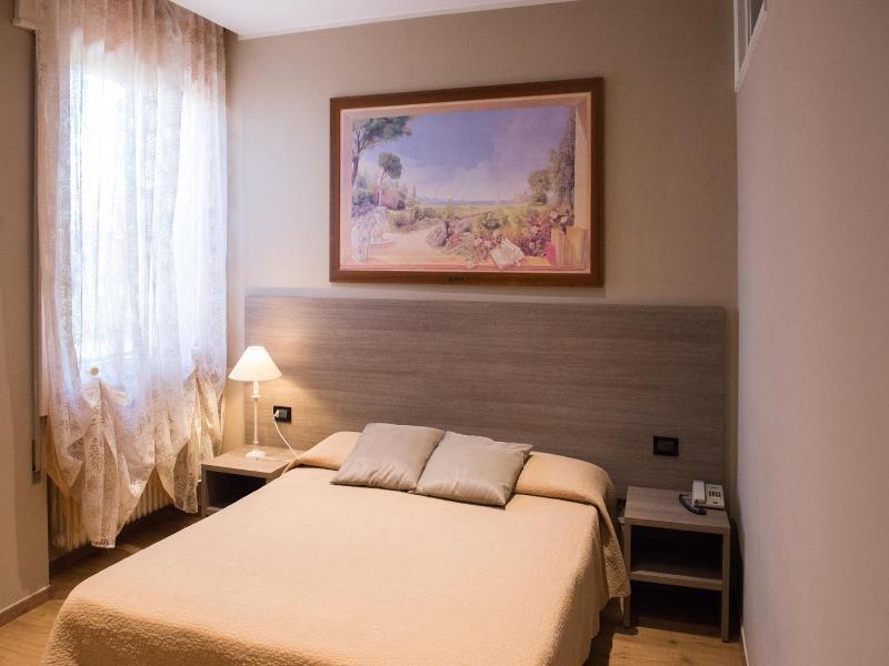 Albergo Grappolo D'oro image