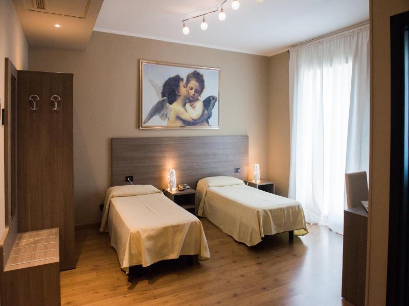 Albergo Grappolo D'oro image