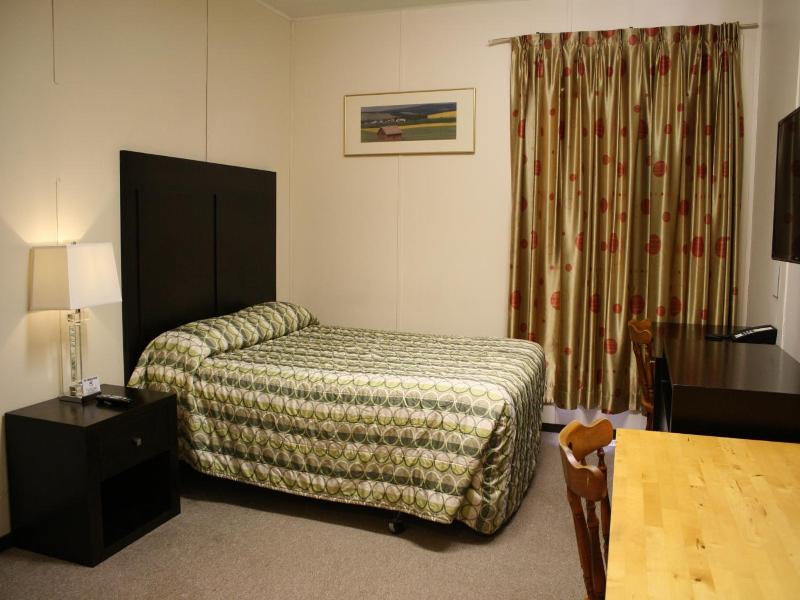 Chinook Inn image