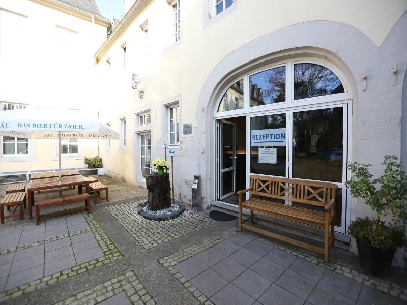 Kolping Hostel Trier Im Warsberger Hof image