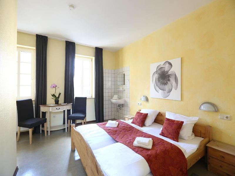 Kolping Hostel Trier Im Warsberger Hof image