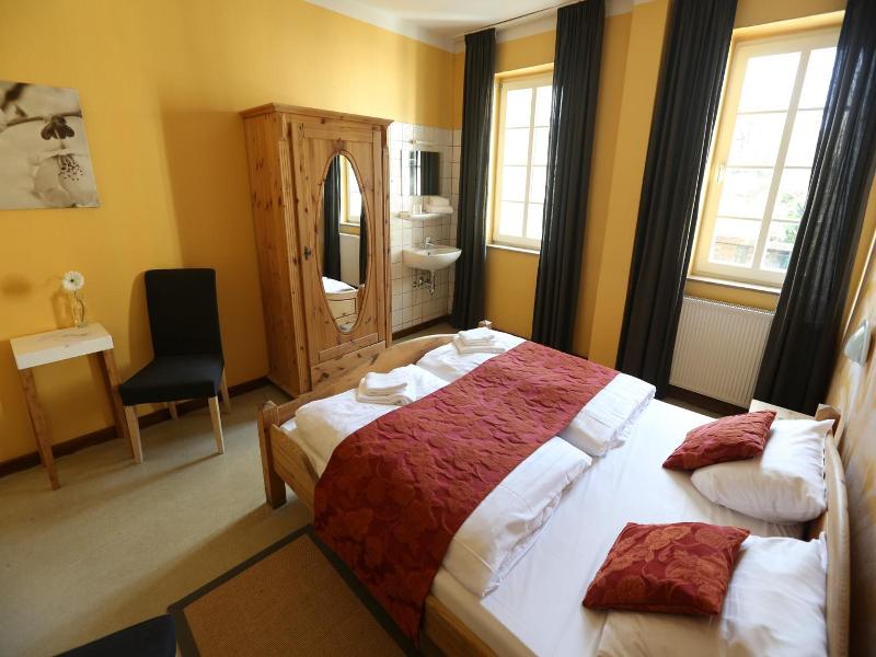 Kolping Hostel Trier Im Warsberger Hof image