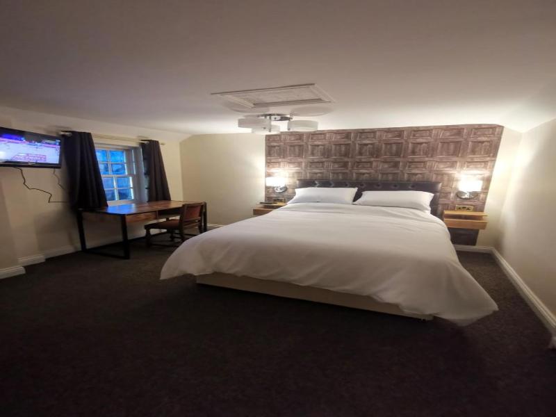 The Redwell Inn image