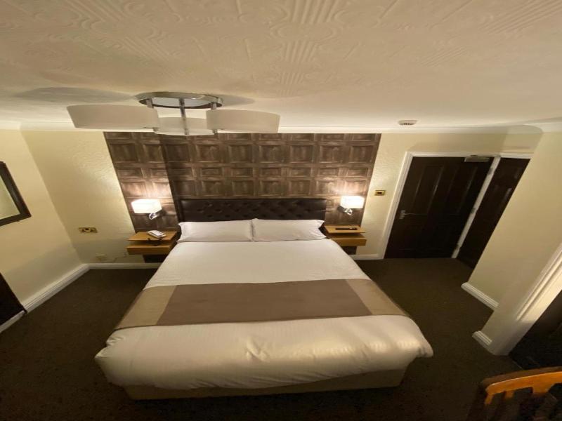 The Redwell Inn image
