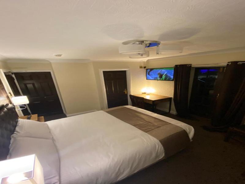 The Redwell Inn image