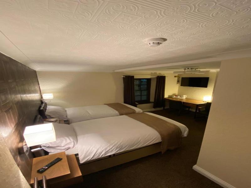 The Redwell Inn image