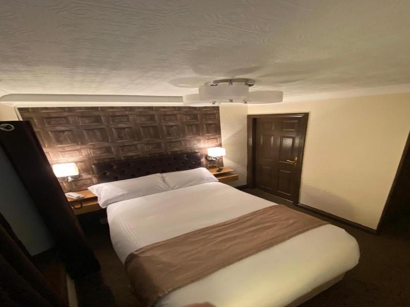 The Redwell Inn image