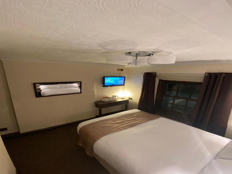 The Redwell Inn image