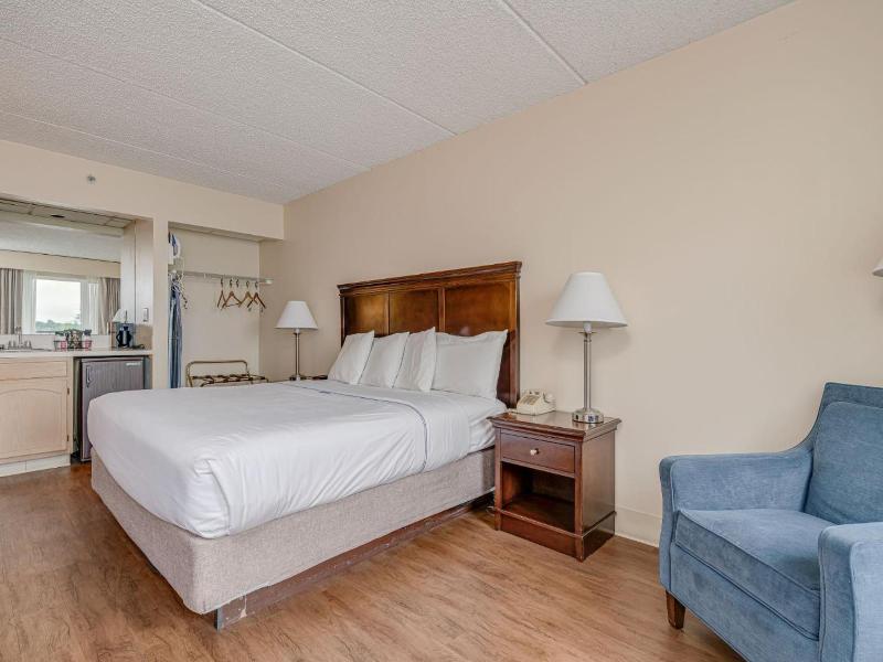 Bonnie Castle Resort & Marina image