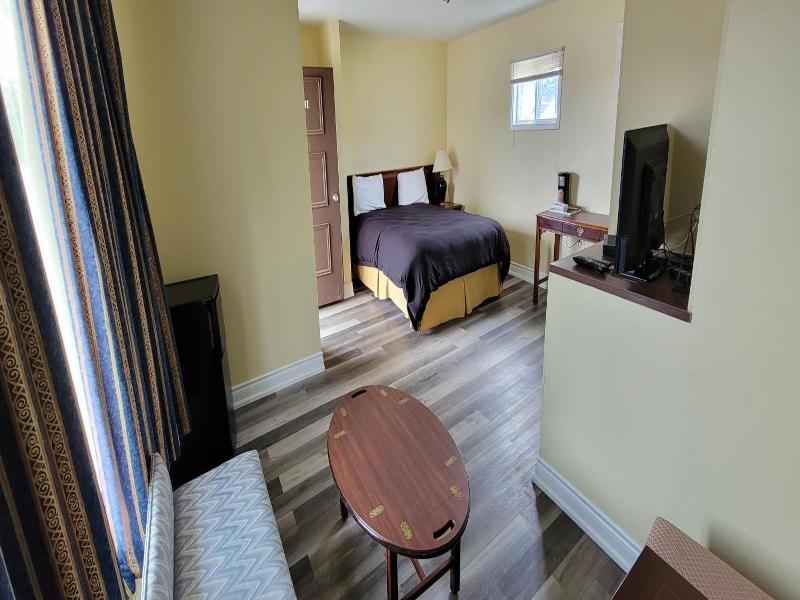 North Shore Wayside Inn