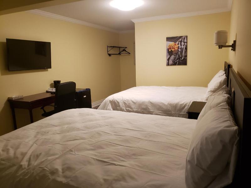 North Shore Wayside Inn