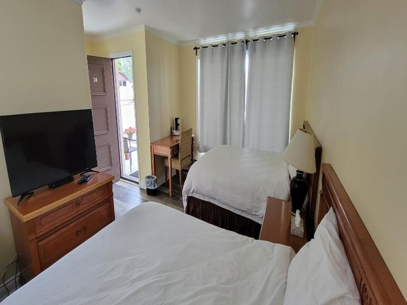 North Shore Wayside Inn