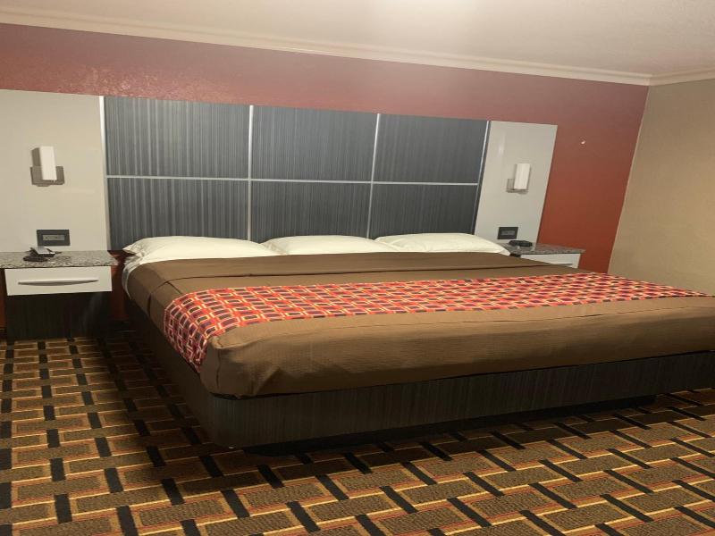 Budget Inn Lake Wales image