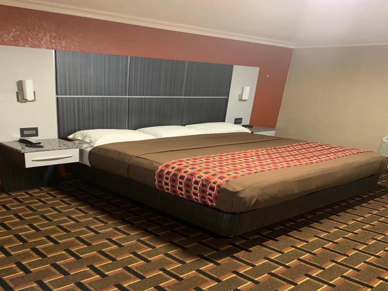 Budget Inn Lake Wales image