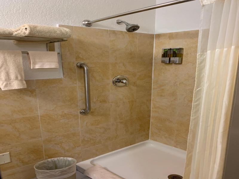 Budget Inn Lake Wales image