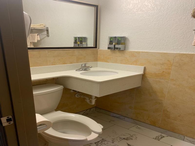Budget Inn Lake Wales image
