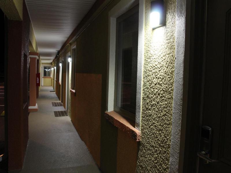 Budget Inn Lake Wales image