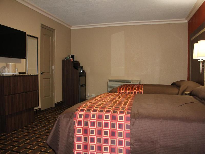 Budget Inn Lake Wales image