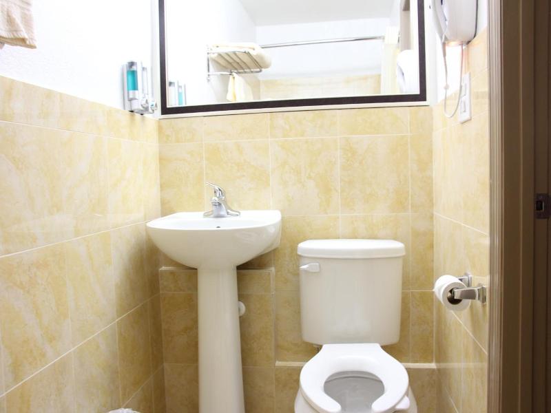 Budget Inn Lake Wales image