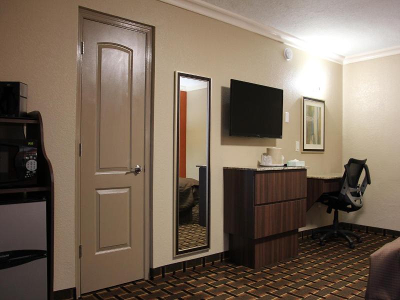 Budget Inn Lake Wales image