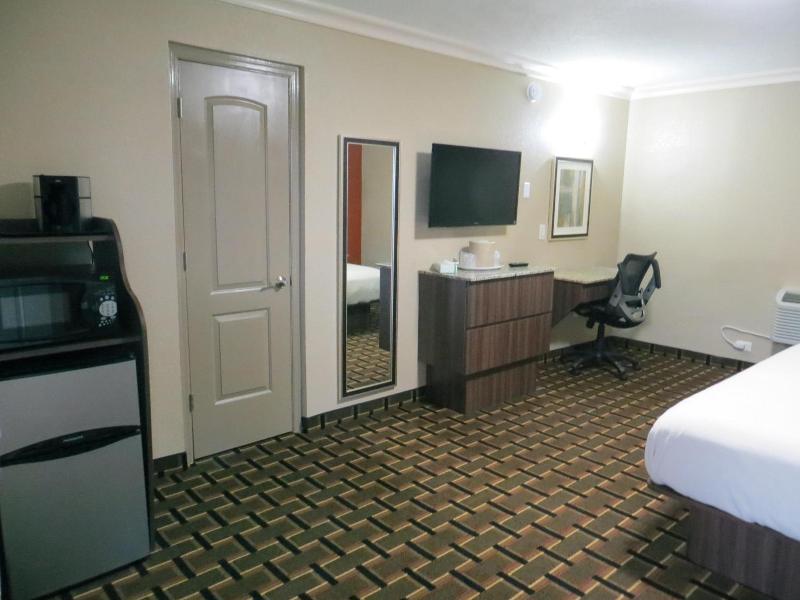 Budget Inn Lake Wales image