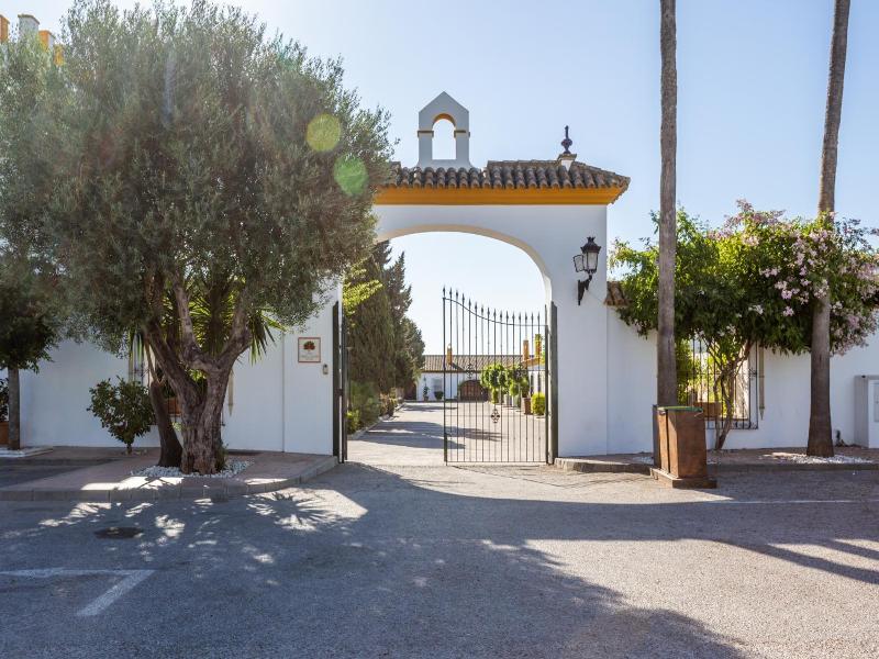 Puerta De Algadir image