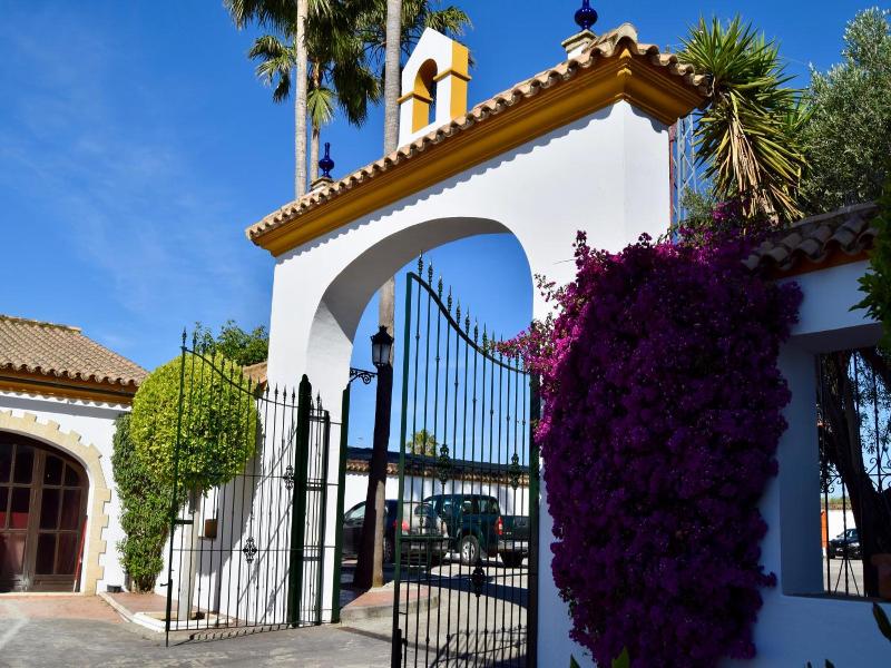 Puerta De Algadir image