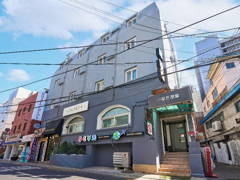 Hotel Chloe image