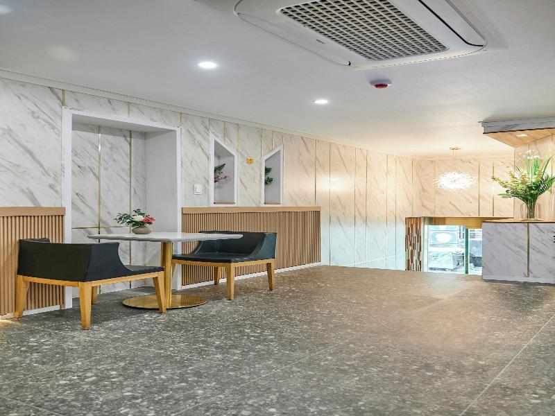 Hotel Chloe image