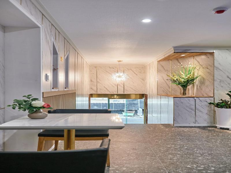 Hotel Chloe image