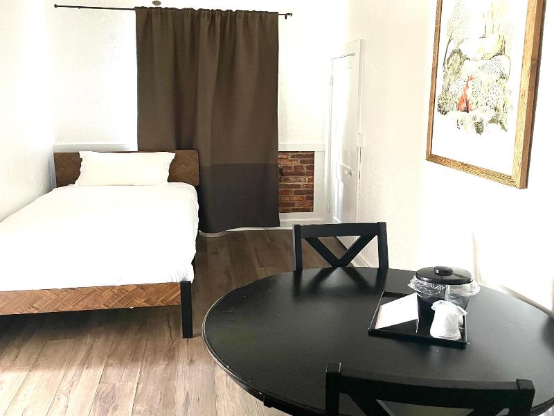 Hunter Arms Hotel image