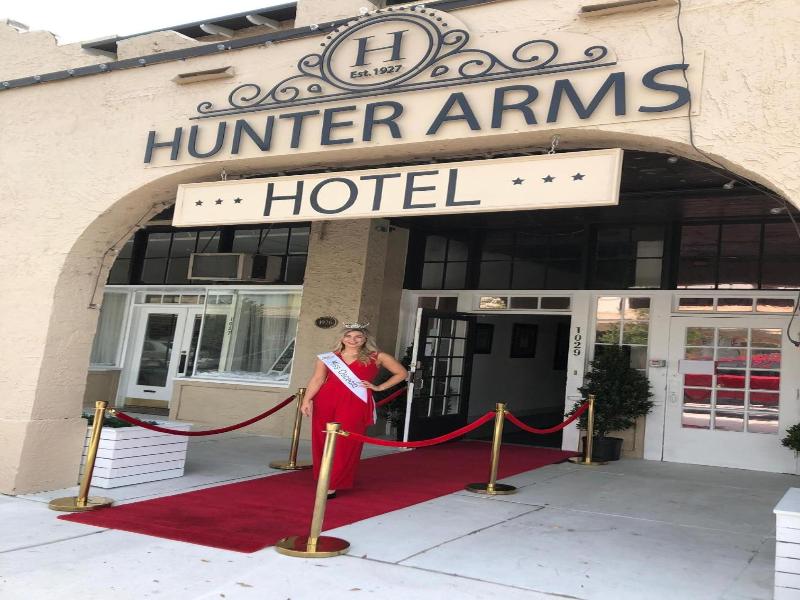 Hunter Arms Hotel image