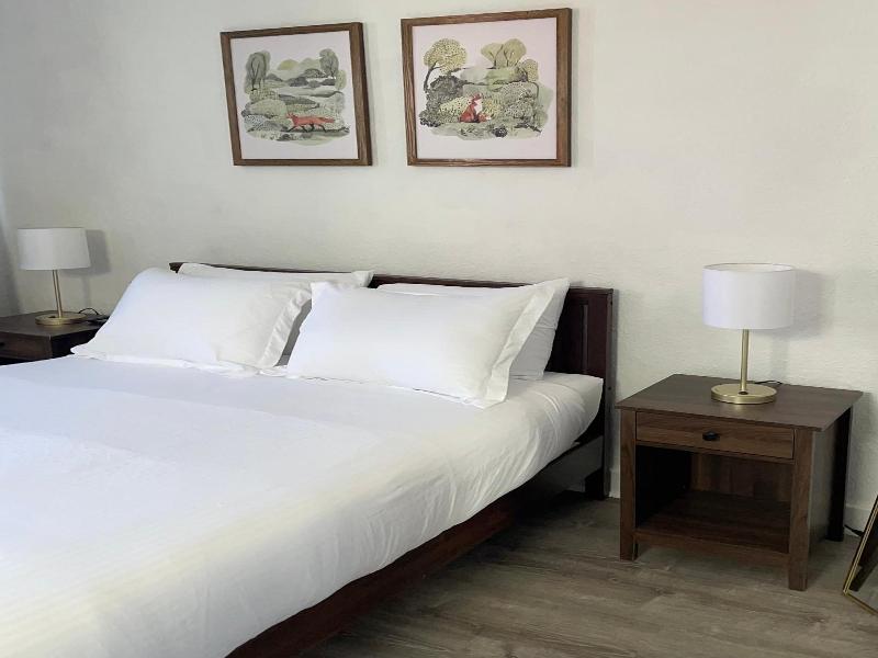 Hunter Arms Hotel image