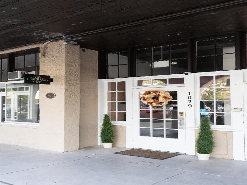 Hunter Arms Hotel image