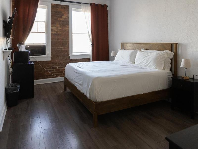 Hunter Arms Hotel image