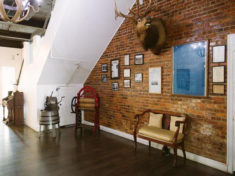 Hunter Arms Hotel image