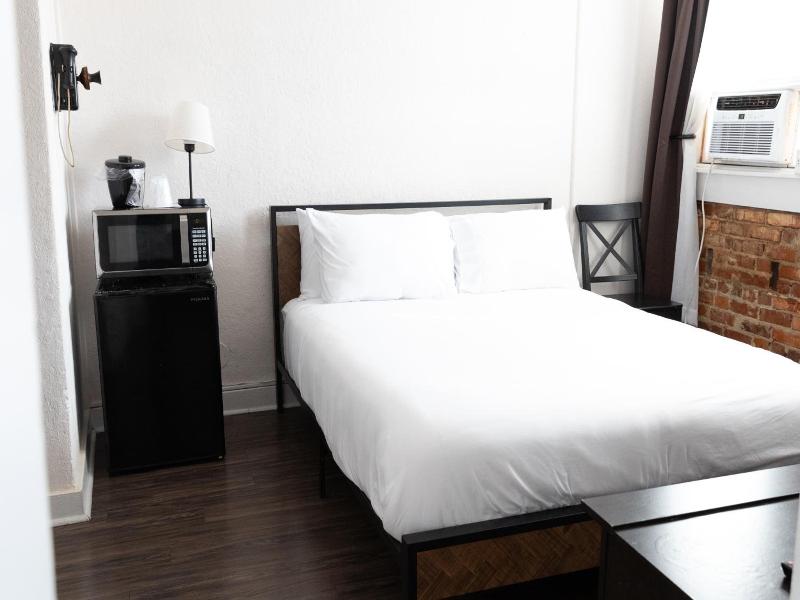 Hunter Arms Hotel image