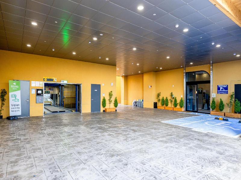 Hound Hotel Ulsan image