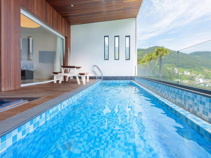 Friemily Pool Villa & Hotel image