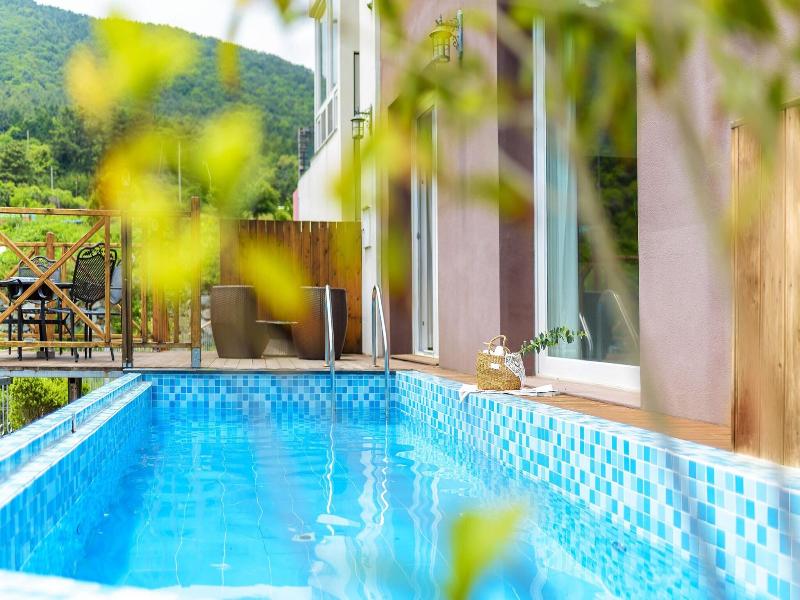Friemily Pool Villa & Hotel image