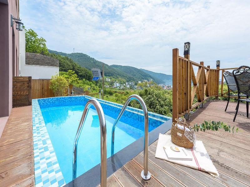 Friemily Pool Villa & Hotel image