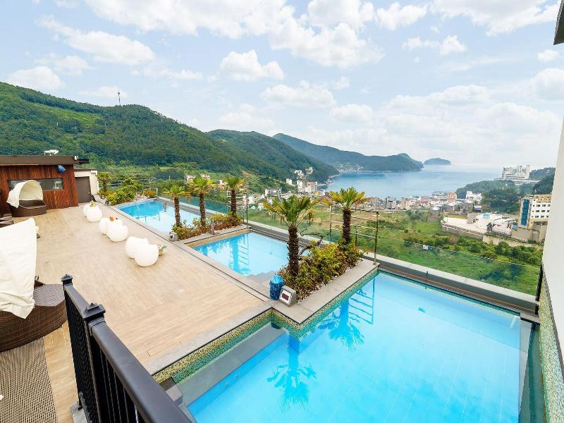 Friemily Pool Villa & Hotel image