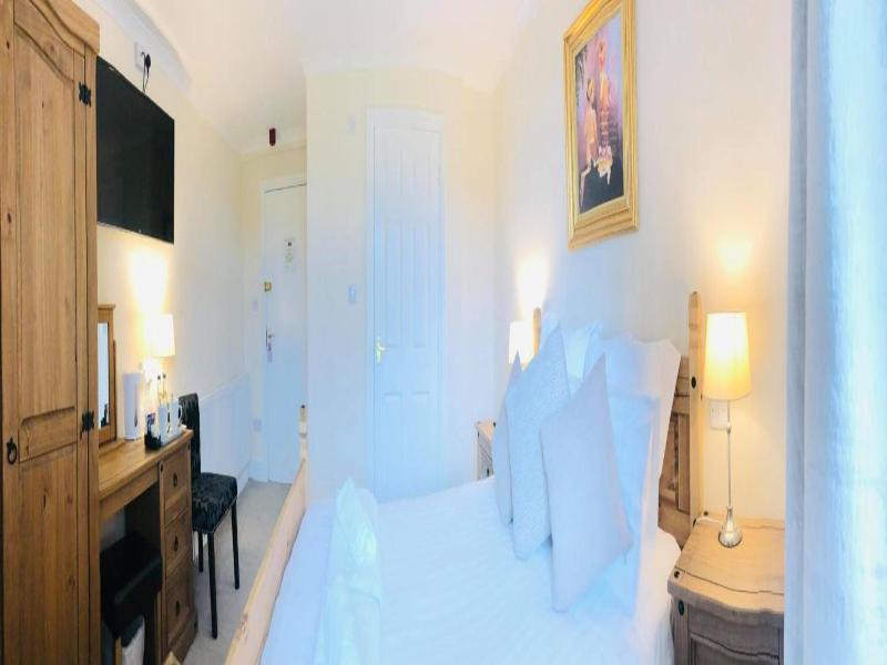 The Llanelwedd Arms Hotel image