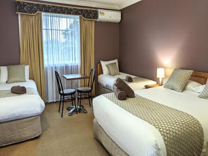 Highlands Motor Inn image