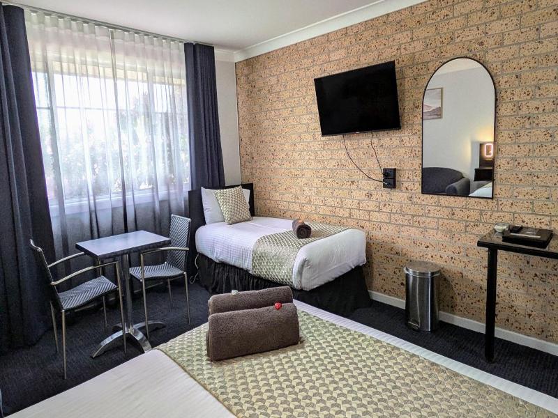 Highlands Motor Inn image