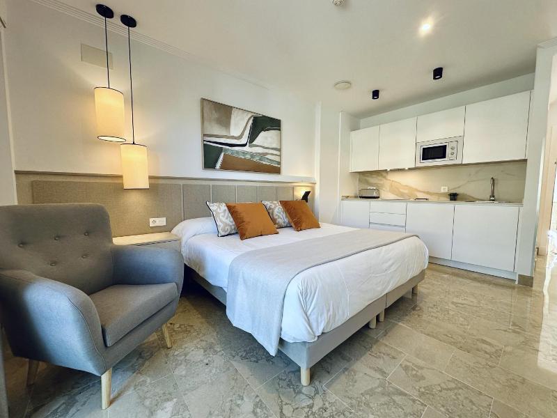 Hotel Apartamentos Marina Luz image