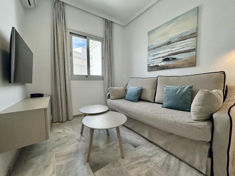Hotel Apartamentos Marina Luz image