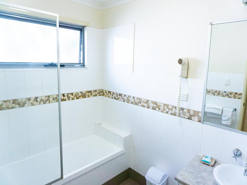 Fingal Bay Holiday Park image