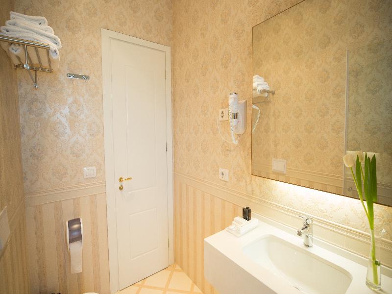 Royal Hill Hotel image